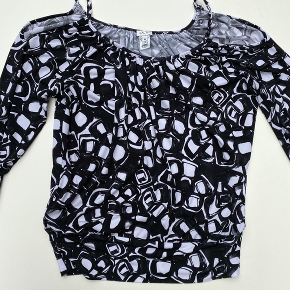 COLD SHOULDER KNIT TOP - Picture 6 of 6